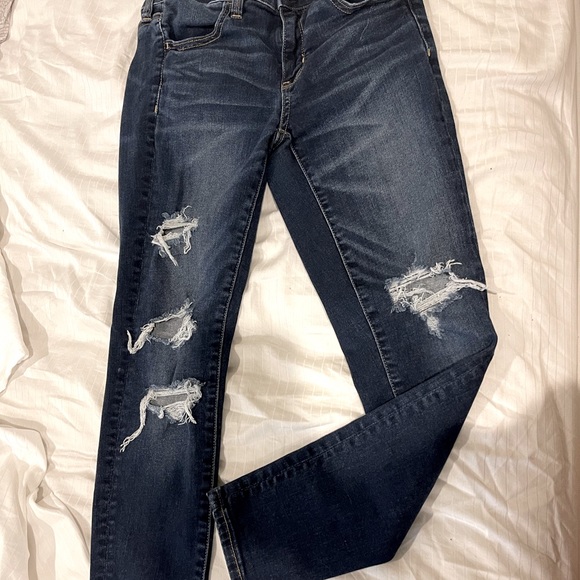 |Ripped blue jeans from American eagle| size 6| - Picture 2 of 6